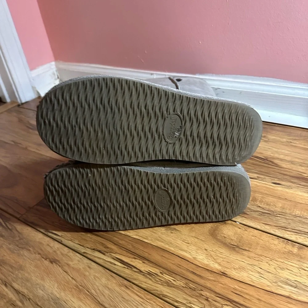 Gray boots - Picture 4 of 5
